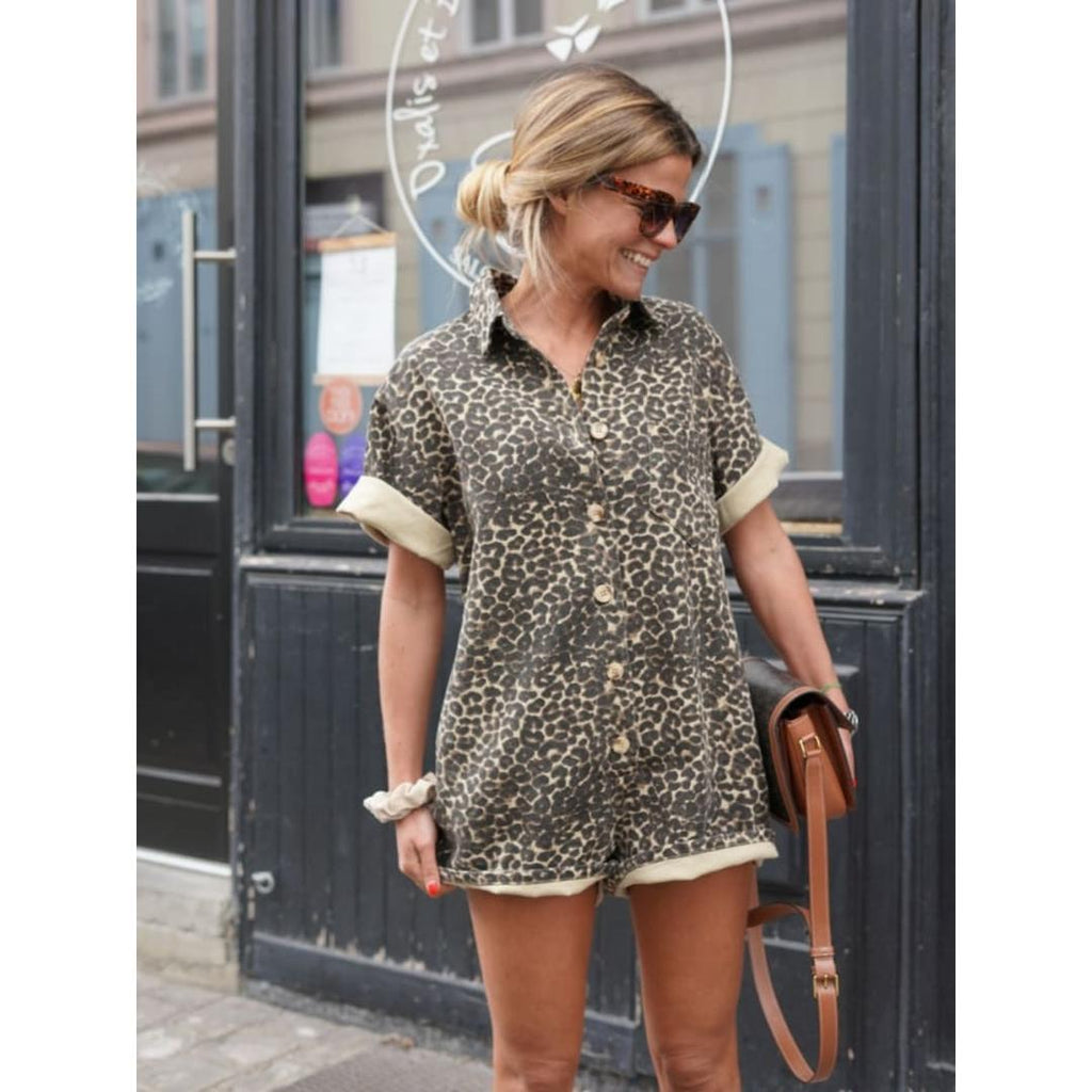 Nova | Trendiger Leopardenmuster Mini Overall Mit Knopfleiste