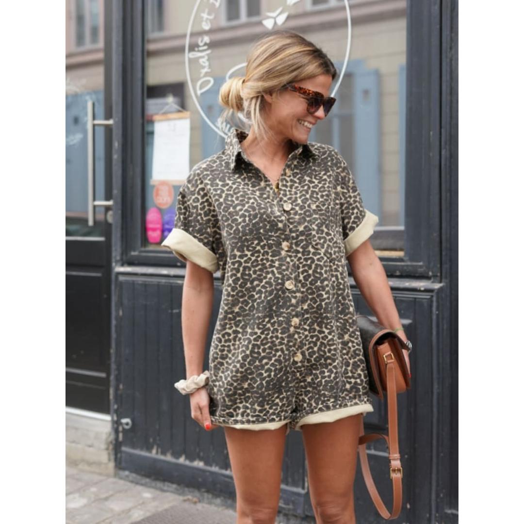 Nova | Trendiger Leopardenmuster Mini Overall Mit Knopfleiste