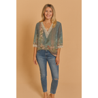 Selena | Damen Bluse Mit V-Ausschnitt Und Dezenter Musterung